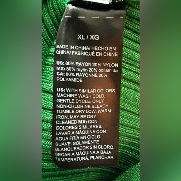 White House Black Market V-Neck Snap-Front Rib Knit Sweater Tank. XL - Picture 5 of 6